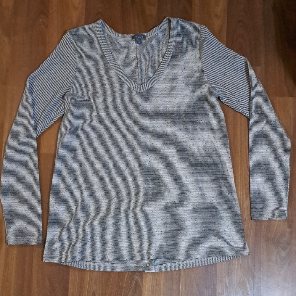 Lilla P Black and White V-Neck Long Sleeve Top